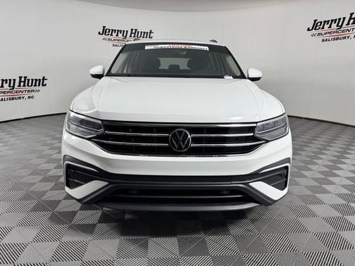 Pure White 2024 Volkswagen Tiguan 2.0T S