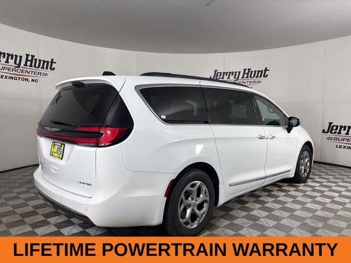 Bright White Clearcoat 2023 Chrysler Pacifica Limited