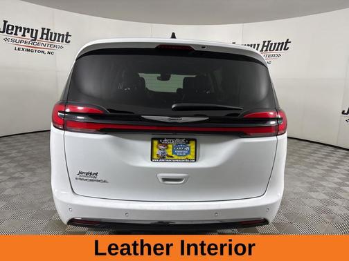 2024 Chrysler Pacifica Touring-L