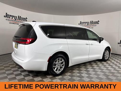 2024 Chrysler Pacifica Touring-L