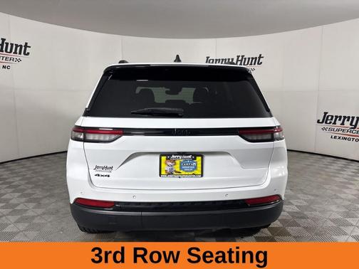 Bright White Clearcoat 2023 Jeep Grand Cherokee Altitude