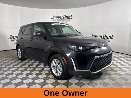 Black 2025 Kia Soul LX