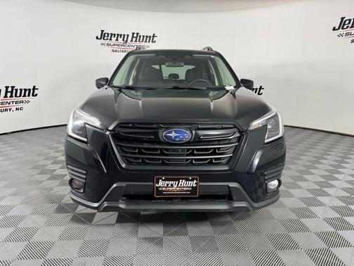 Crystal Black Silica 2022 Subaru Forester Premium