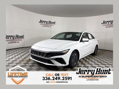 2024 Hyundai ELANTRA SEL