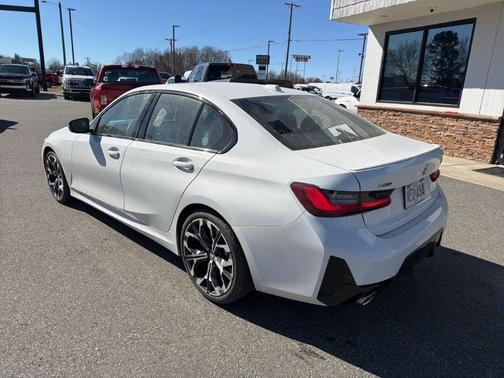2025 BMW 330 i xDrive