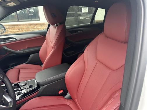 2025 BMW X4 xDrive30i