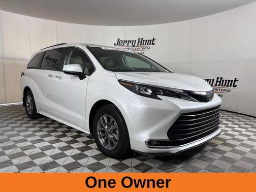 2024 Toyota Sienna XLE