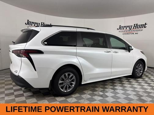 2024 Toyota Sienna XLE