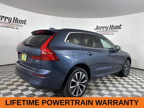 2022 Volvo XC60 B5 Momentum
