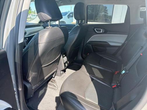 Sting Gray Clearcoat 2022 Jeep Compass Limited
