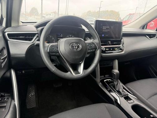 2024 Toyota Corolla Cross LE