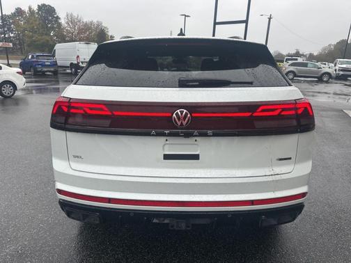 2024 Volkswagen Atlas Cross Sport 2.0T SEL R-Line