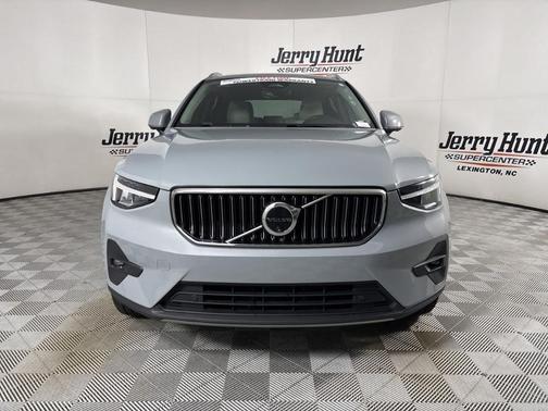 2024 Volvo XC40 B5 Plus Bright Theme