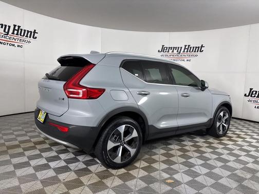 2024 Volvo XC40 B5 Plus Bright Theme
