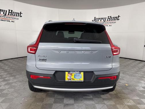 2024 Volvo XC40 B5 Plus Bright Theme