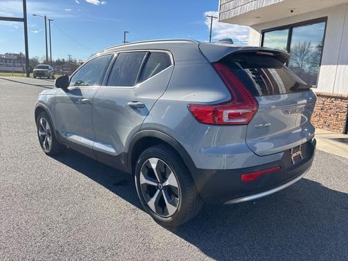 2024 Volvo XC40 B5 Plus Bright Theme