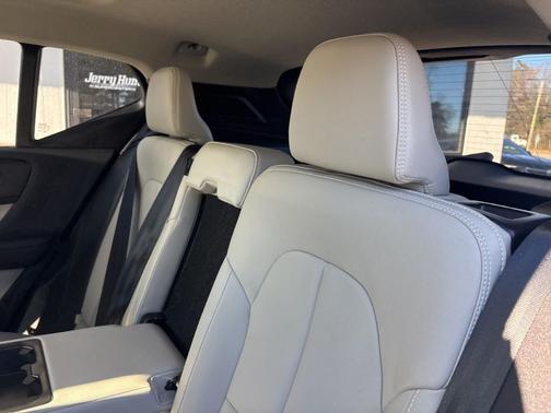 2024 Volvo XC40 B5 Plus Bright Theme