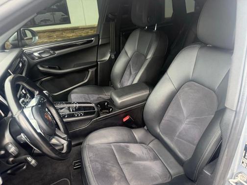 2020 Porsche Macan Base