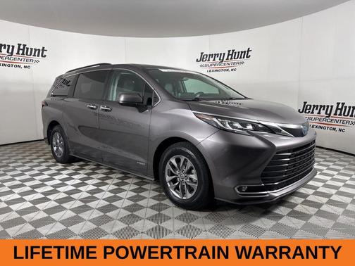 2021 Toyota Sienna XLE