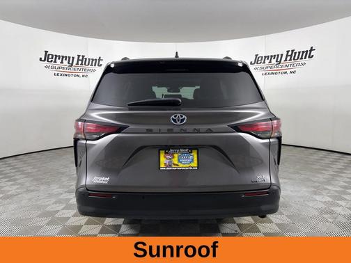 2021 Toyota Sienna XLE