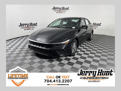 2025 Hyundai ELANTRA SE