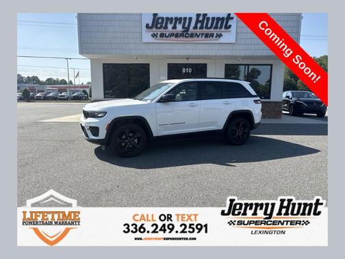 Bright White Clearcoat 2023 Jeep Grand Cherokee Altitude