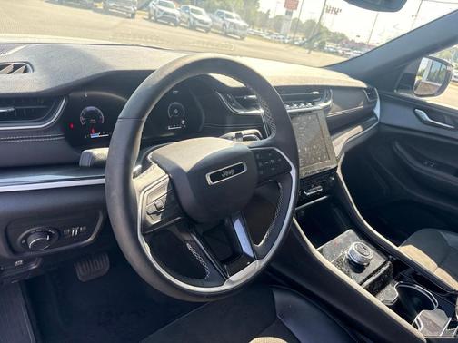 Bright White Clearcoat 2023 Jeep Grand Cherokee Altitude