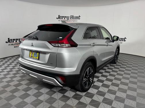 A 2025 Mitsubishi Eclipse Cross SE