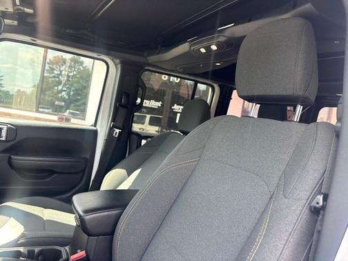 Bright White Clearcoat 2024 Jeep Wrangler Sport