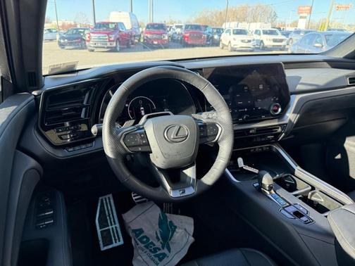 2024 Lexus TX 500h Luxury