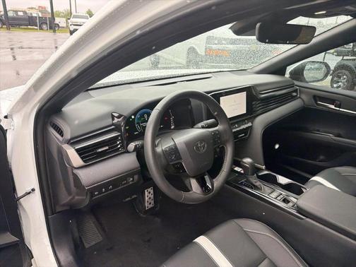 Ice 2025 Toyota Camry SE