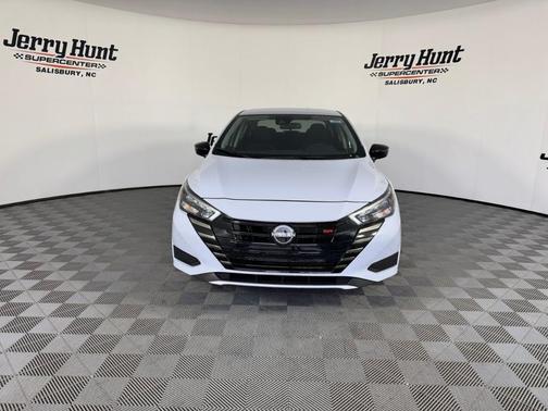 2025 Nissan Versa 1.6 SR