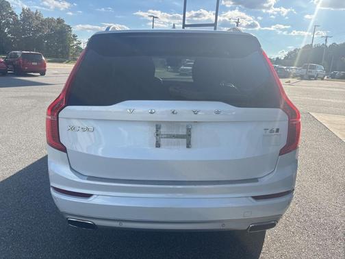 2019 Volvo XC90 T6 Momentum
