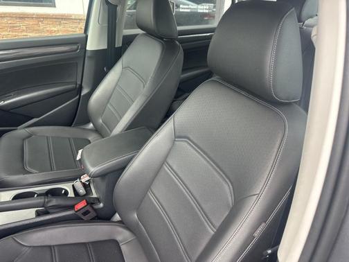 2020 Volkswagen Passat 2.0T R-Line