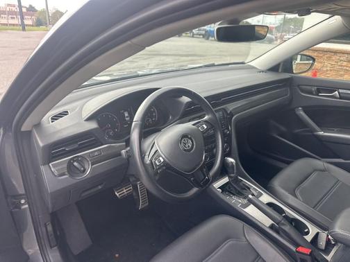 2020 Volkswagen Passat 2.0T R-Line