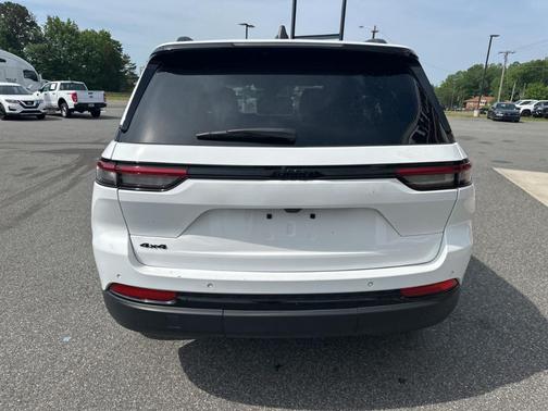 2024 Jeep Grand Cherokee Laredo