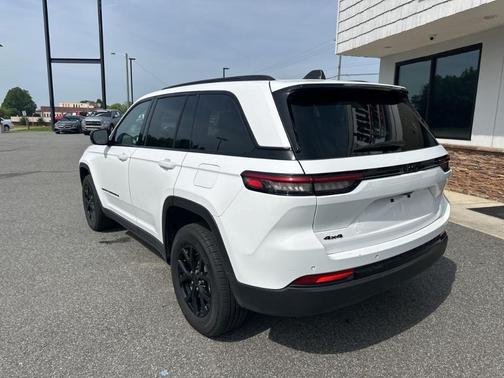 2024 Jeep Grand Cherokee Laredo