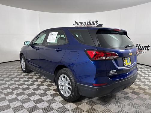 Blue Glow Metallic 2022 Chevrolet Equinox LS