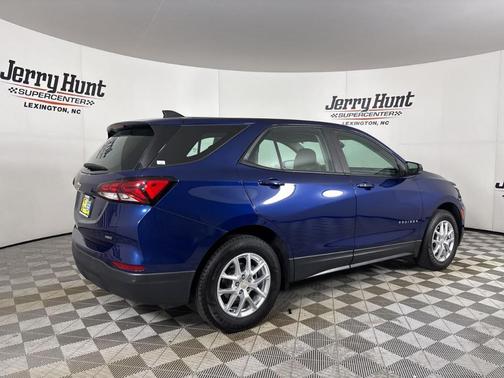 Blue Glow Metallic 2022 Chevrolet Equinox LS