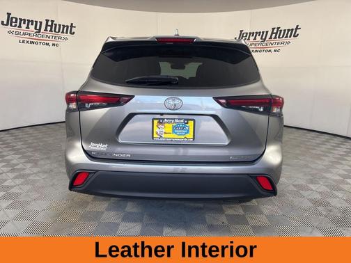 Metal 2025 Toyota Highlander XLE