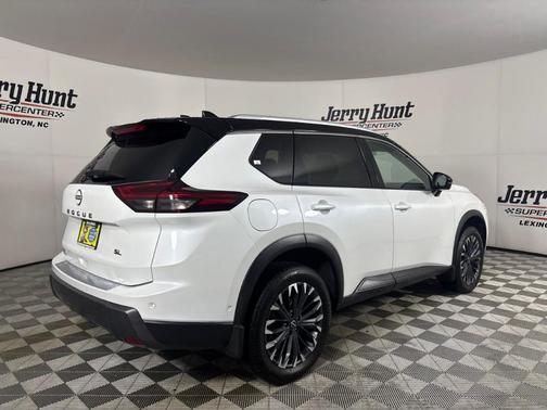 Pearl 2025 Nissan Rogue SL