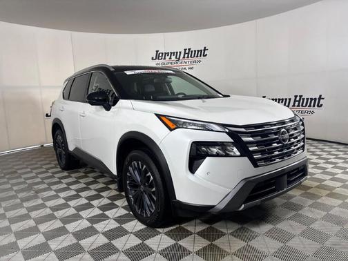 Pearl 2025 Nissan Rogue SL