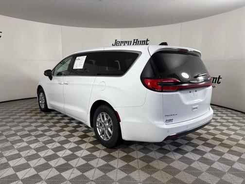 Bright White Clearcoat 2023 Chrysler Pacifica Touring-L