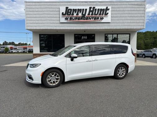 Bright White Clearcoat 2023 Chrysler Pacifica Touring-L