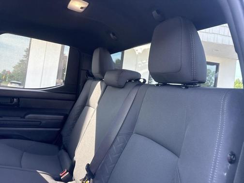 Ice 2024 Toyota Tacoma SR