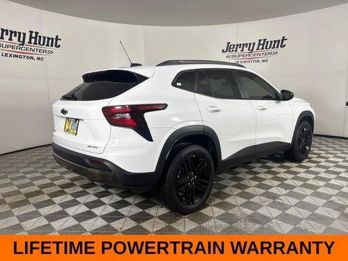 Summit White 2024 Chevrolet Trax ACTIV