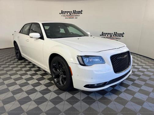 Bright White Clearcoat 2023 Chrysler 300 S