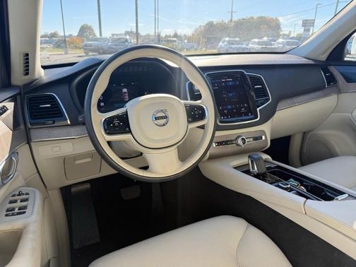 2024 Volvo XC90 B5 Plus Bright Theme