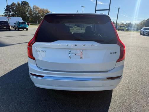 2024 Volvo XC90 B5 Plus Bright Theme