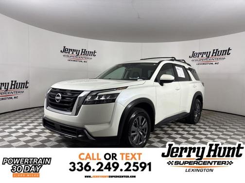 2022 Nissan Pathfinder SV
